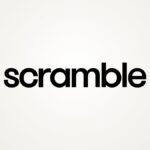 Scramble: atelier de uma pequena marca com frascos e caixas